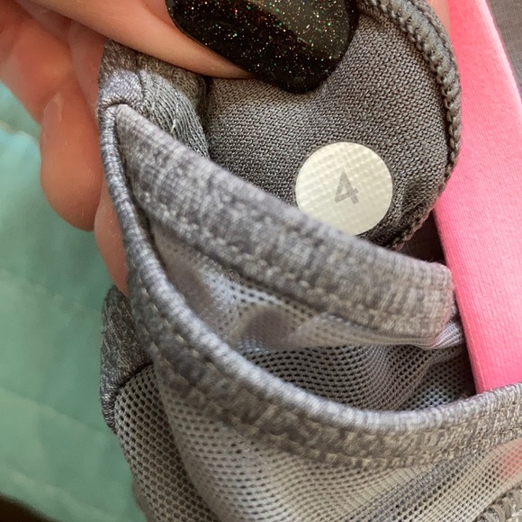 Lululemon Sports bra size 4 - Picture 4 of 4